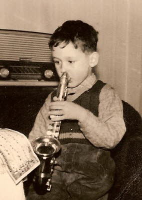 Frh bt sich....mit Plastiksaxophon (1960)